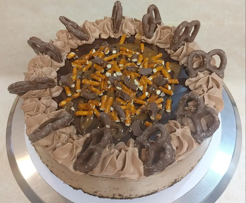 Sweet & Salty Pretzel Cheesecake